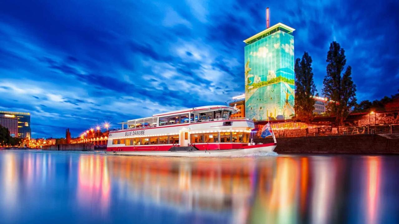 Family Deluxe A Stone Throw From The City Centre And Danube Вена Экстерьер фото