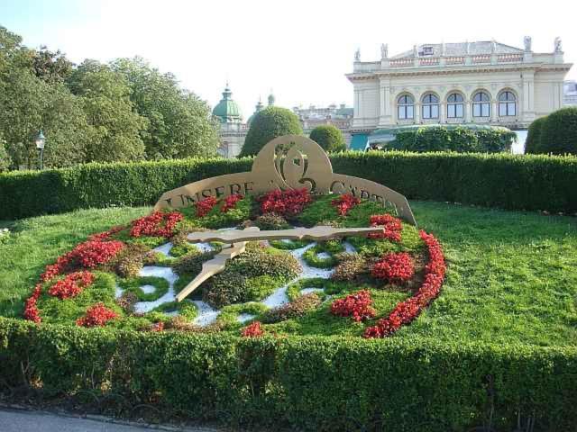 Family Deluxe A Stone Throw From The City Centre And Danube Вена Экстерьер фото