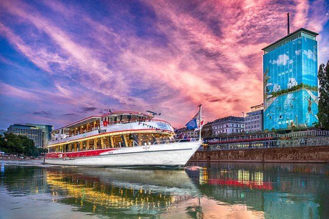 Family Deluxe A Stone Throw From The City Centre And Danube Вена Экстерьер фото