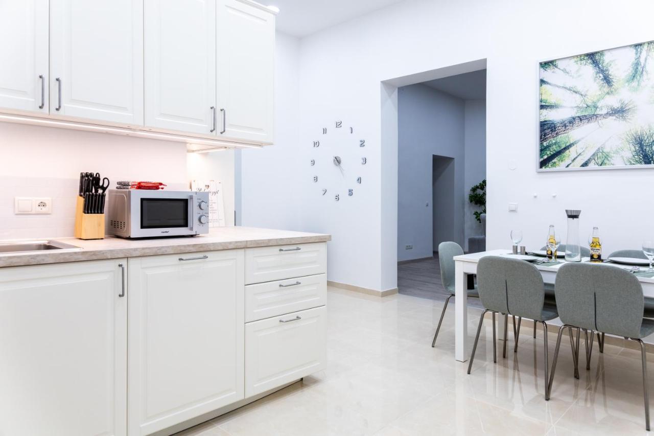 Family Deluxe A Stone Throw From The City Centre And Danube Вена Экстерьер фото