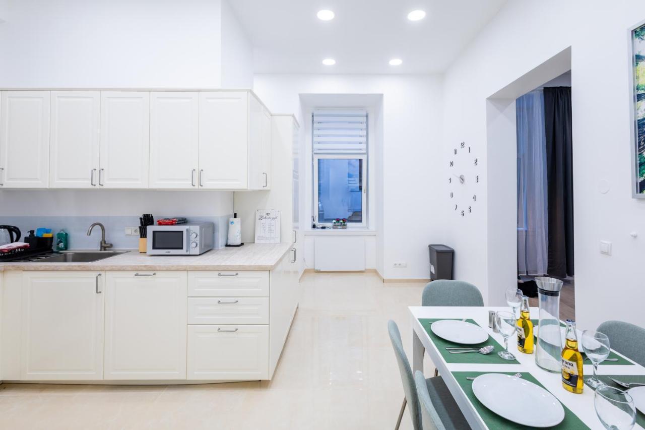 Family Deluxe A Stone Throw From The City Centre And Danube Вена Экстерьер фото