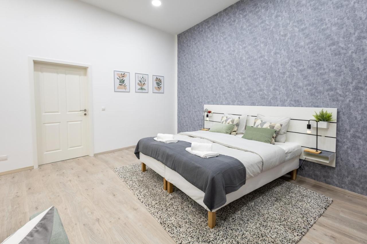 Family Deluxe A Stone Throw From The City Centre And Danube Вена Экстерьер фото