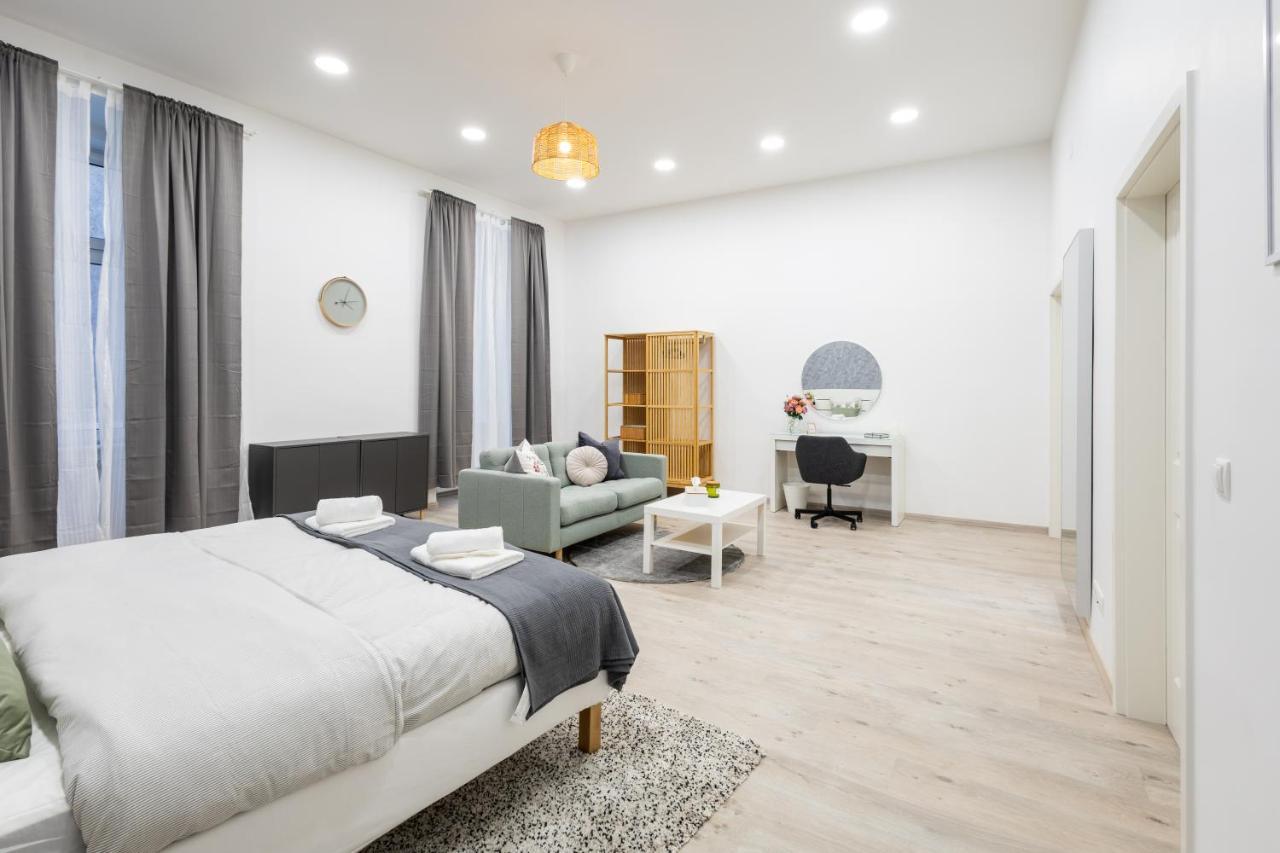 Family Deluxe A Stone Throw From The City Centre And Danube Вена Экстерьер фото