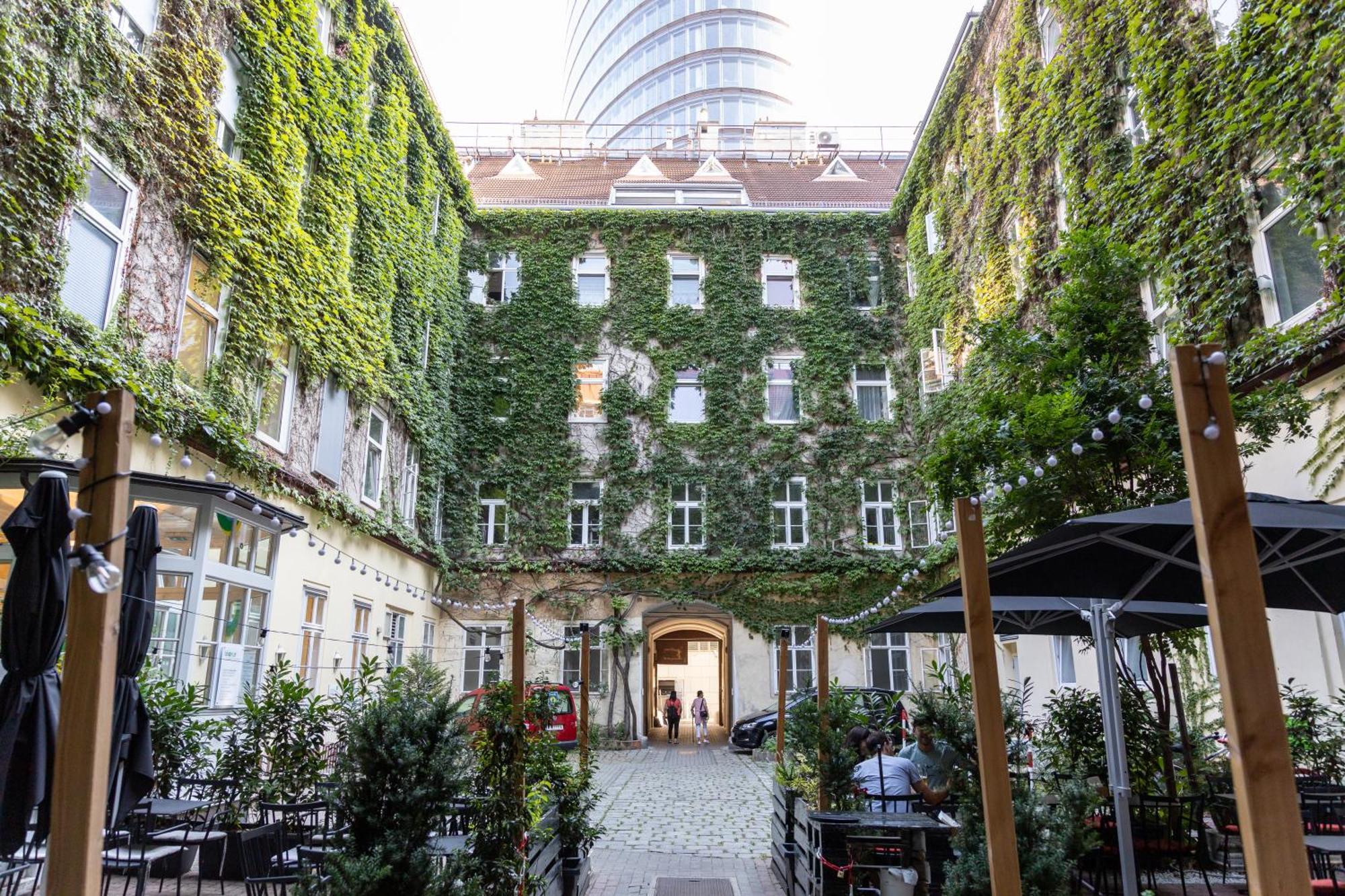 Family Deluxe A Stone Throw From The City Centre And Danube Вена Экстерьер фото